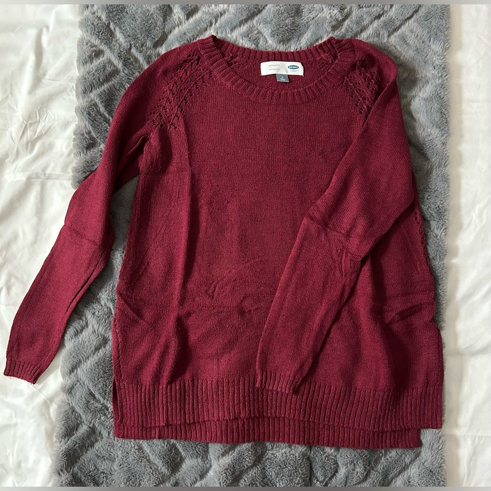 Really cute Old Navy Maternity Seeater, size Medium. EUC!